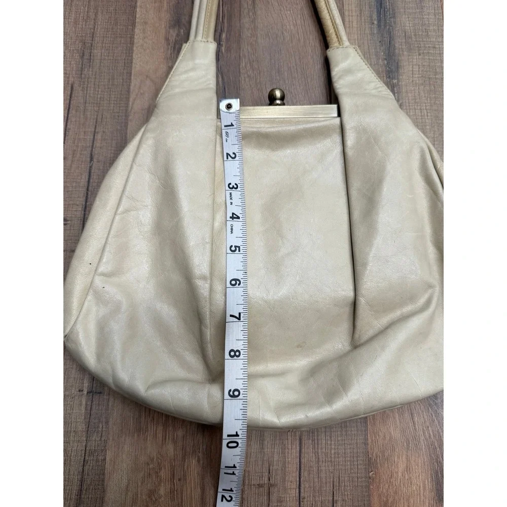 HOBO International Leather Frame Shoulder Bag Cream Kiss Lock Hobo Purse